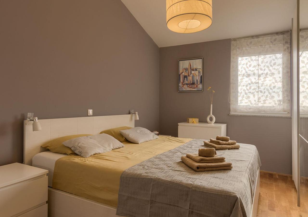 Apartment Leki - Newly Renovated, Modern City Spot Pula Exterior photo